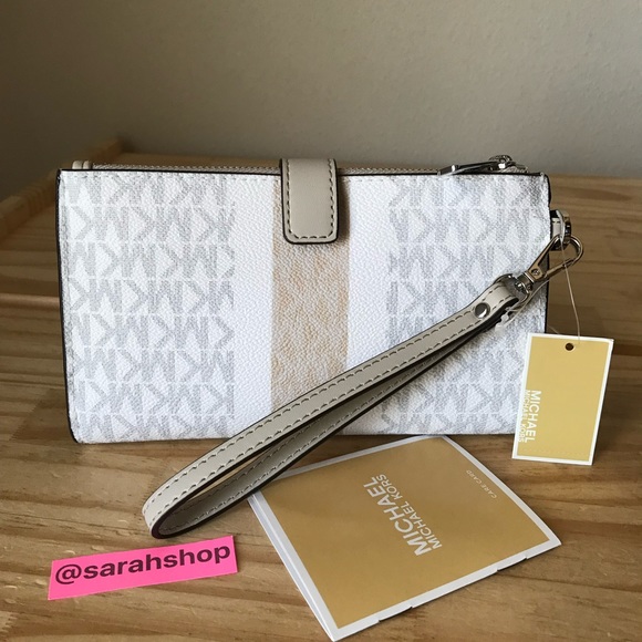 Michael Kors wallet🎈🎈 - Picture 2 of 7